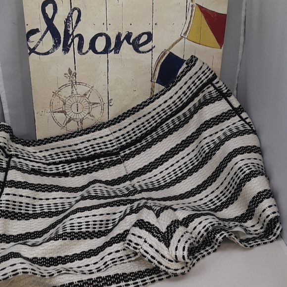 Ann Taylor Loft - The Riviera Short - NWOT - Picture 8 of 8